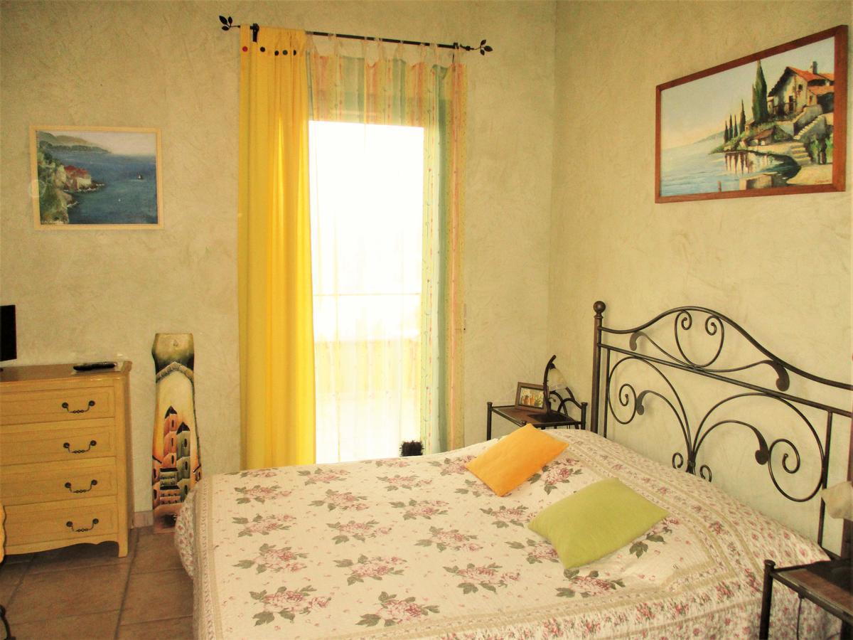 Bed and Breakfast Les Mimosas Ментона Экстерьер фото